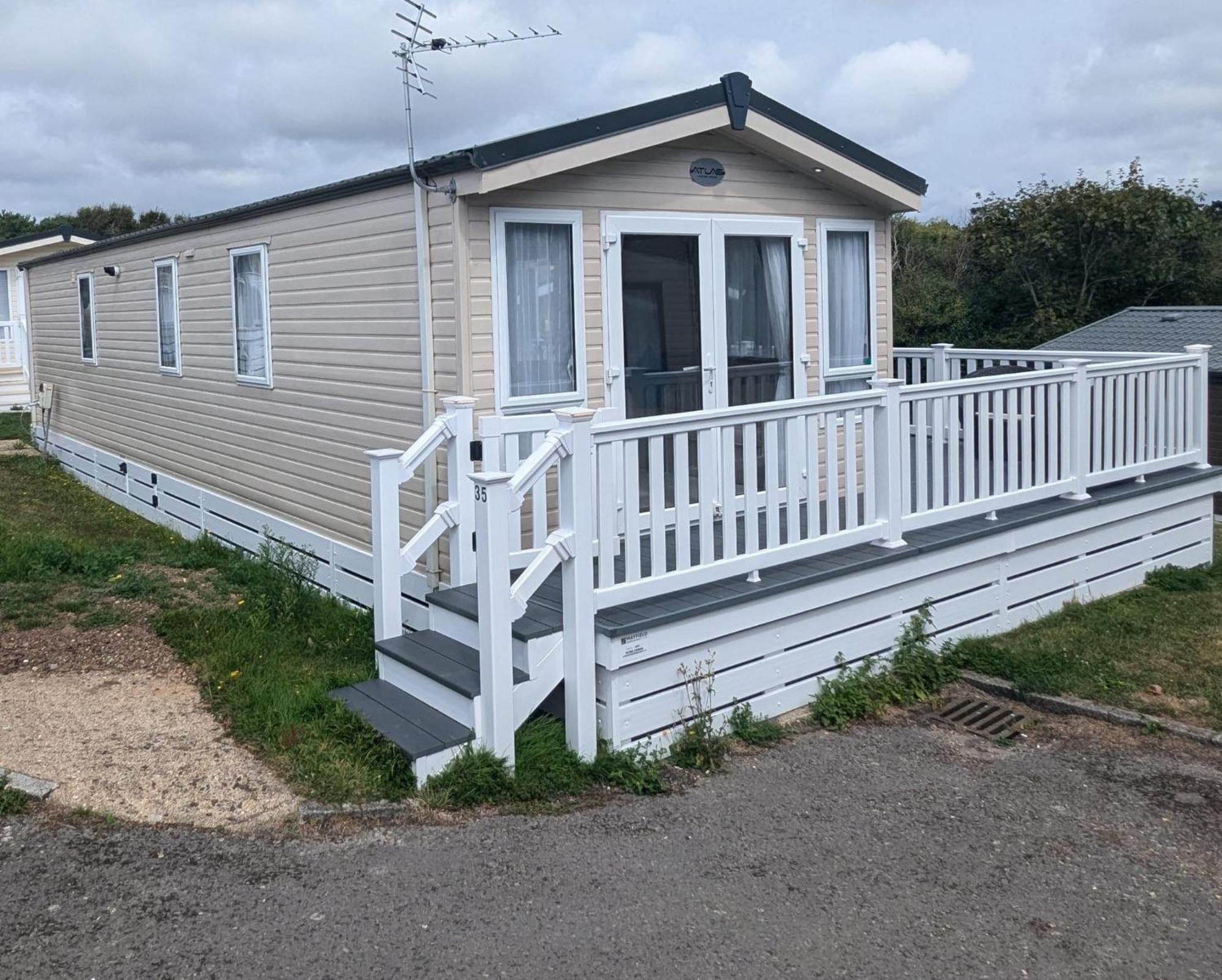 Lovely Bright And Airy Caravan On The 5 Star Shorefield Country Park Entertainment Passes Included Milford on Sea Exterior photo